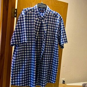 Men's Blue and White Check Short-Sleeve Shirt